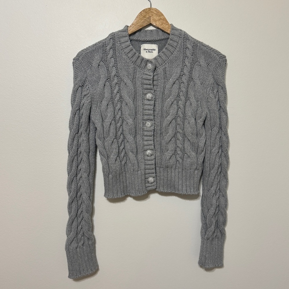 Abercrombie & Fitch Cable Knit Cardigan Size Small Chunky Sweater Gray Cropped - Picture 2 of 6